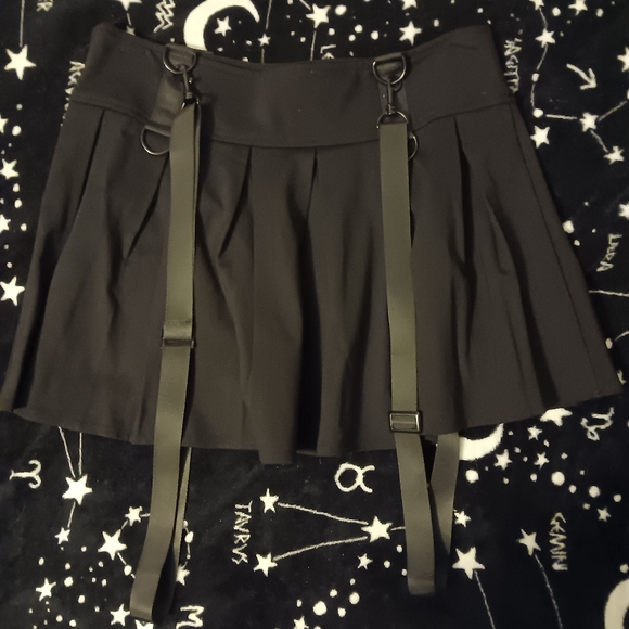 Widow Menacing Magic Pleated Skirt - Picture 2 of 2